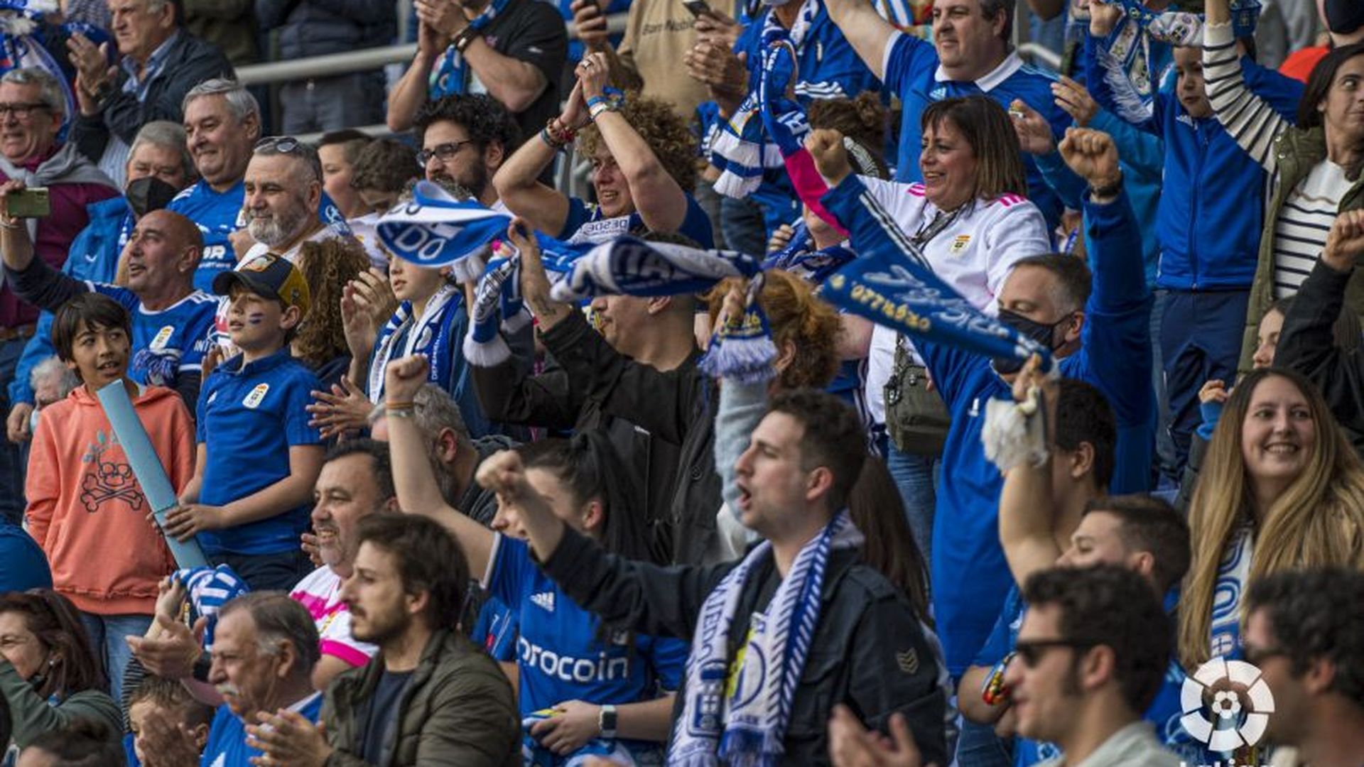 aficion_del_real_oviedo_durante_el_partido_ante_el_mirandes_foto_laliga_001.jpeg aficion_del_real_oviedo_durante_el_partido_ante_el_mirandes_foto_laliga_001.jpeg