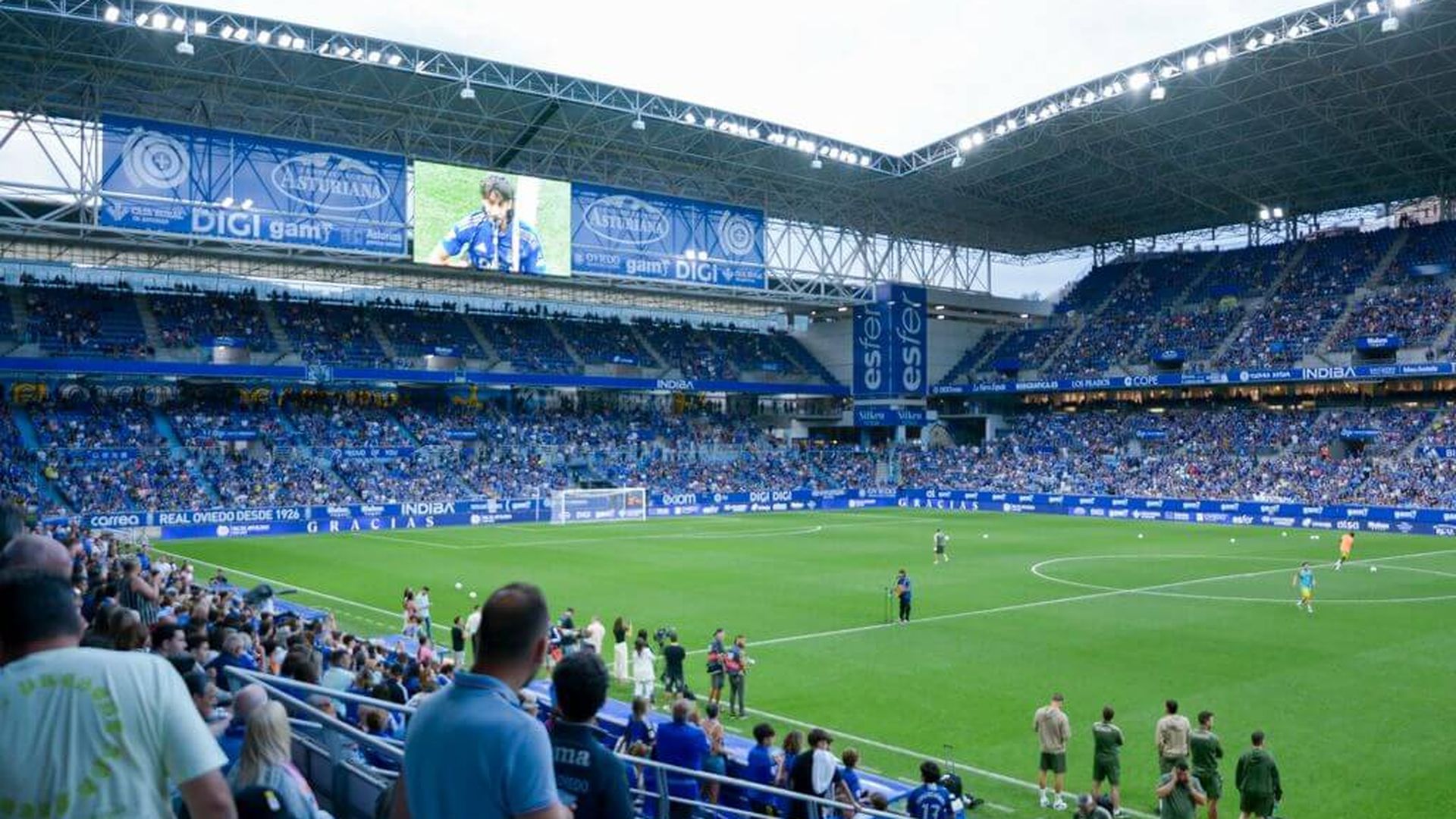aficion_del_real_oviedo_en_el_carlos_tartiere_foto_rov.jpg