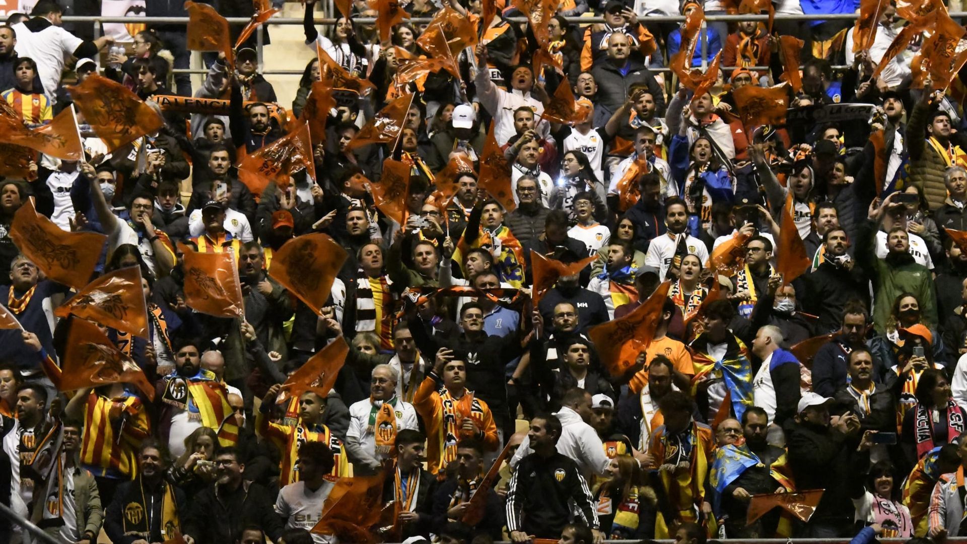 aficion_del_valencia_antes_de_la_final_de_la_copa_foto_kiko_hurtado.jpeg aficion_del_valencia_antes_de_la_final_de_la_copa_foto_kiko_hurtado.jpeg