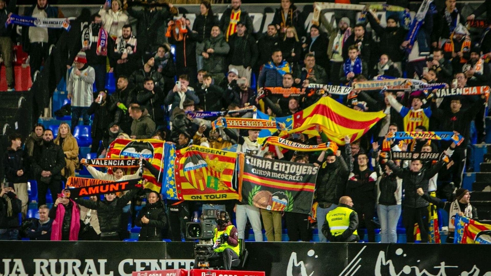 aficion_del_valencia_cf_en_elda.jpeg aficion_del_valencia_cf_en_elda.jpeg