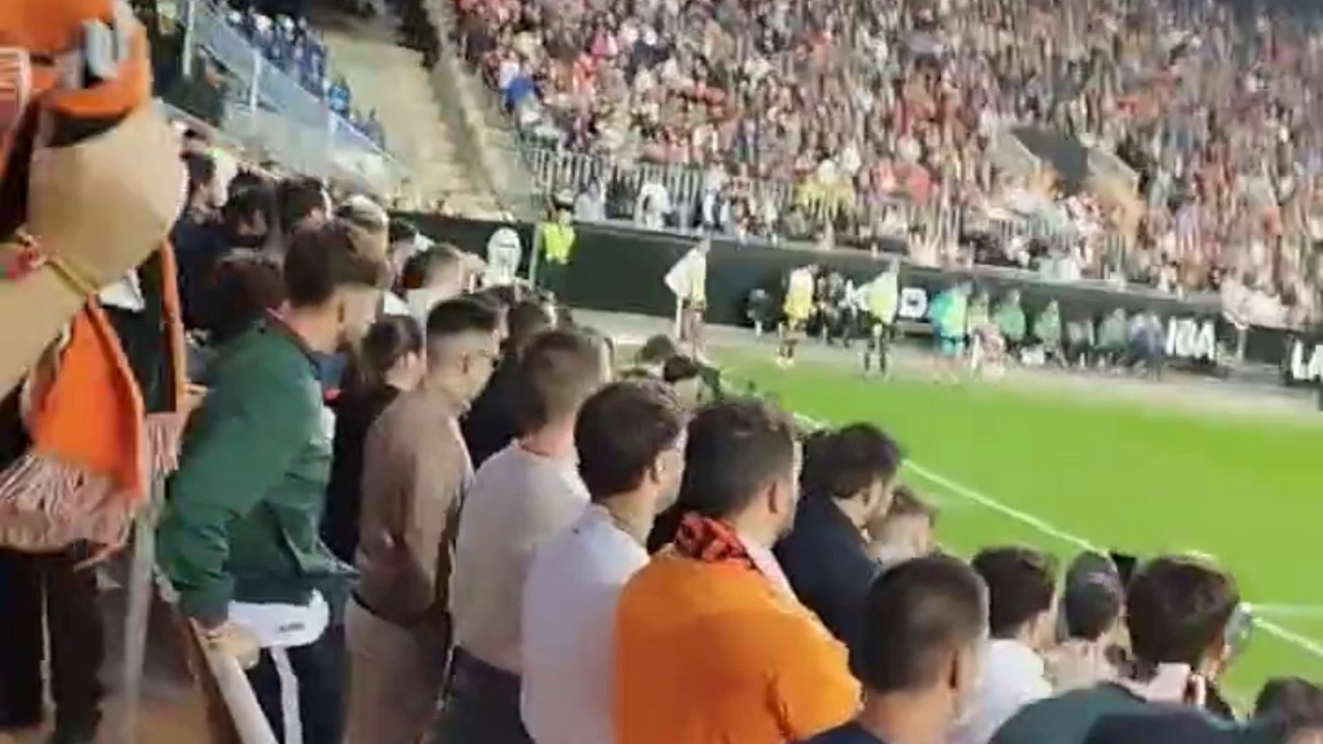 aficionados_de_la_curva_norte_del_valencia_en_el_partido_ante_el_granada__sergiocapill_001.jpg aficionados_de_la_curva_norte_del_valencia_en_el_partido_ante_el_granada__sergiocapill_001.jpg