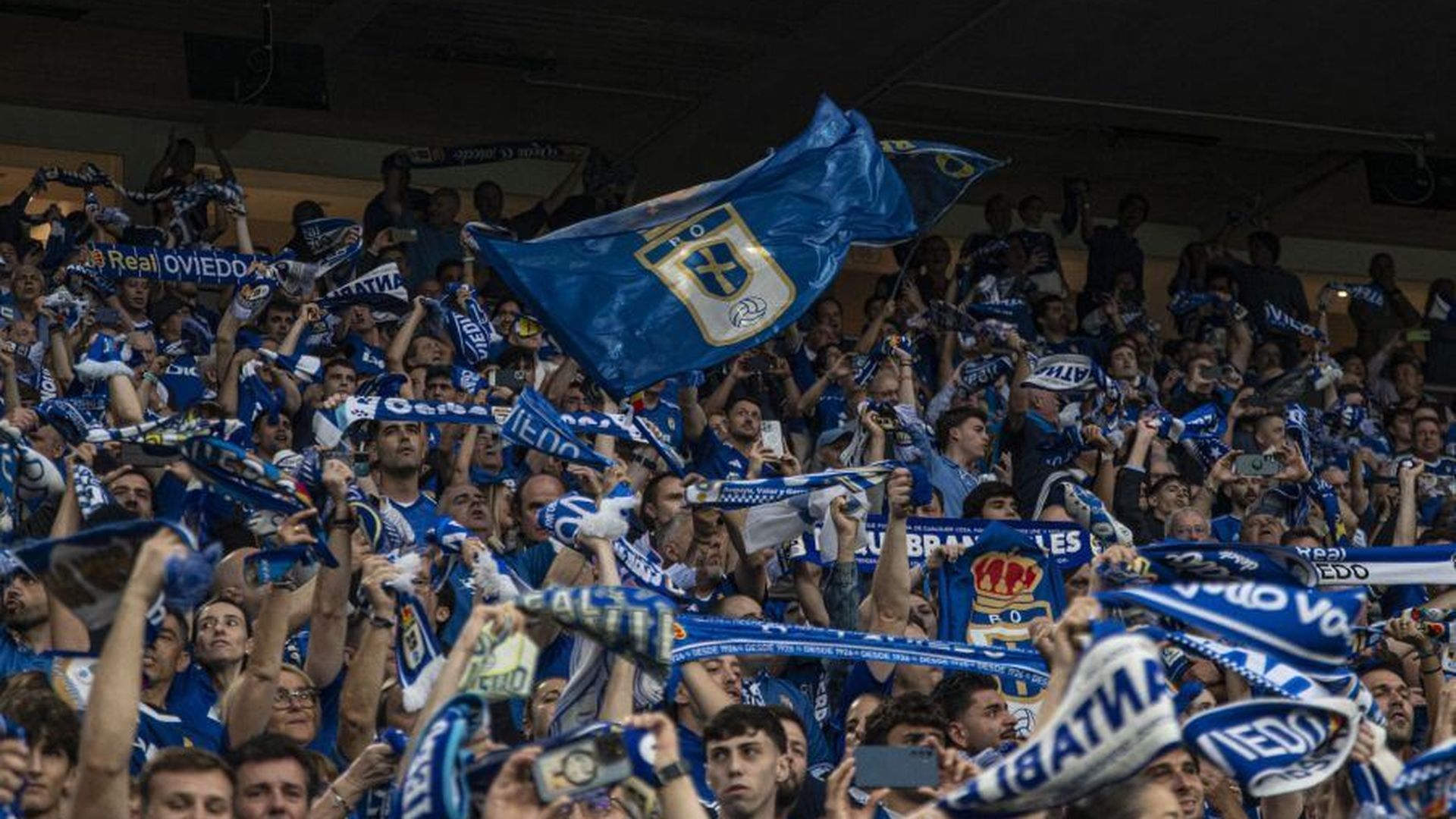 aficionados_del_real_oviedo_durante_el_partido_frente_al_mirandes_foto_laliga_001.jpeg