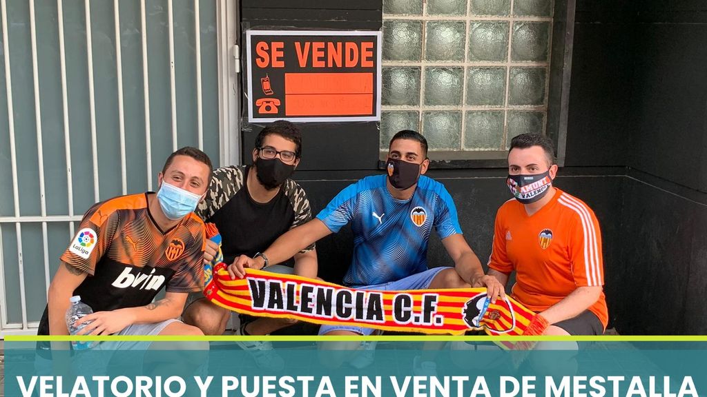 Aficionados colocan velas y ponen 'en venta' Mestalla