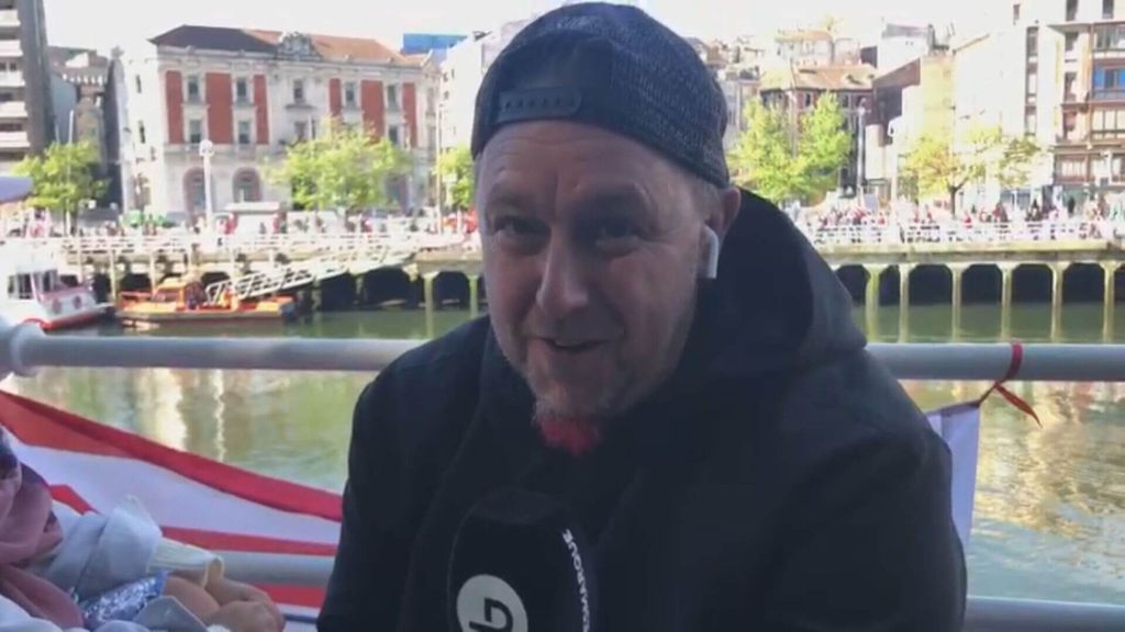 La afición del Athletic invade la Ría para ver la Gabarra