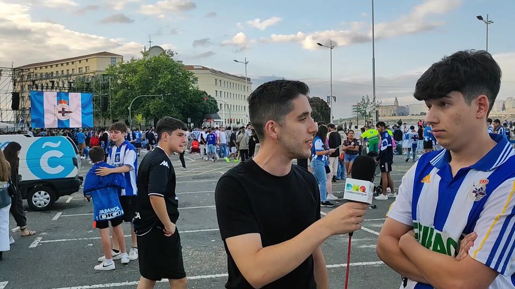 Aficionados del Deportivo hablan en Riazor tras la derrota ante el Castellón