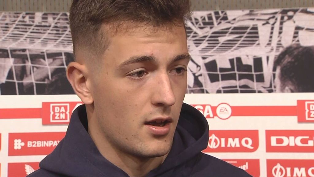 Julen Agirrezabala en zona mixta tras el partido ante el Real Madrid