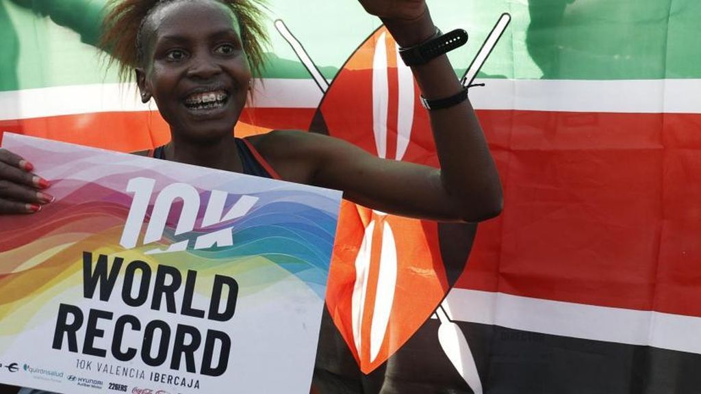 Agnes Jebet logra el récord del mundo de 10K Femenino en Valencia