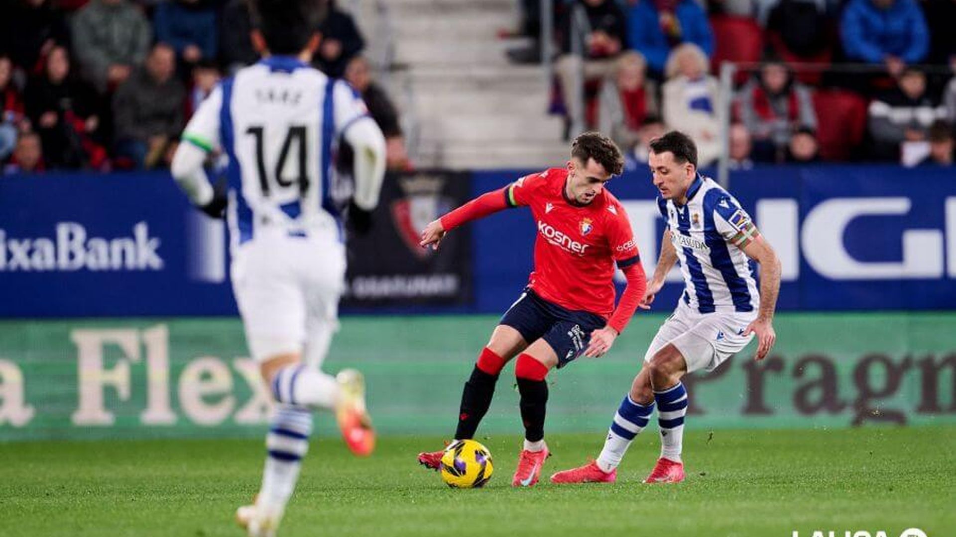 aimar_oroz_y_mikel_oyarzabal_en_un_lance_del_osasuna_real_sociedad_foto_laliga.jpeg