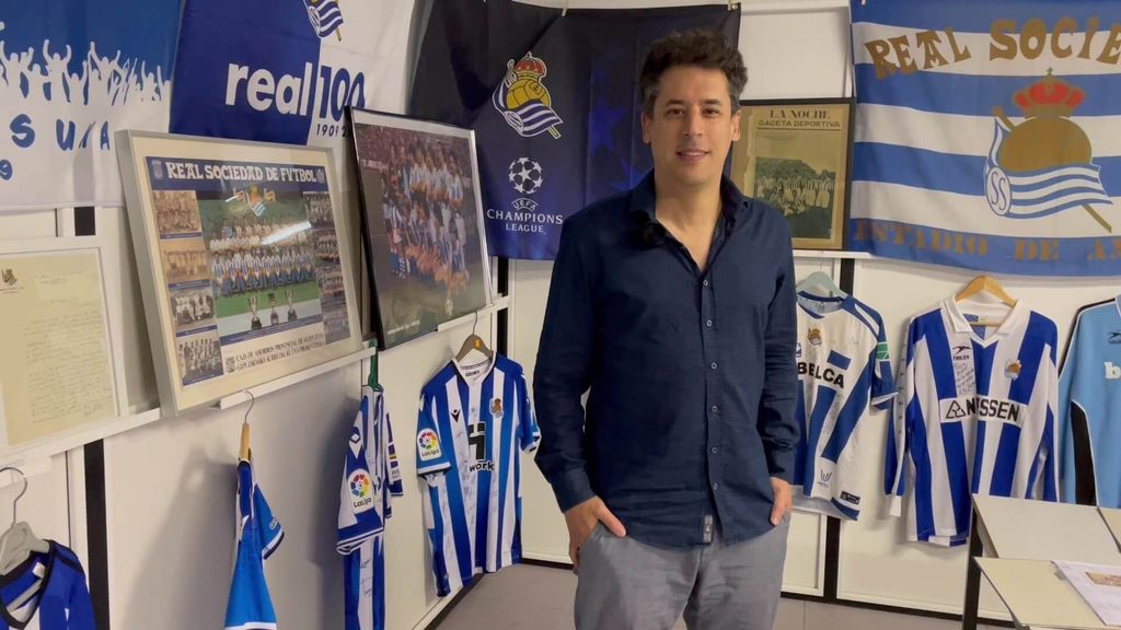 La historia de la Real Sociedad a través de más de 6.000 objetos: Alan Pérez, y su santuario txuri urdin
