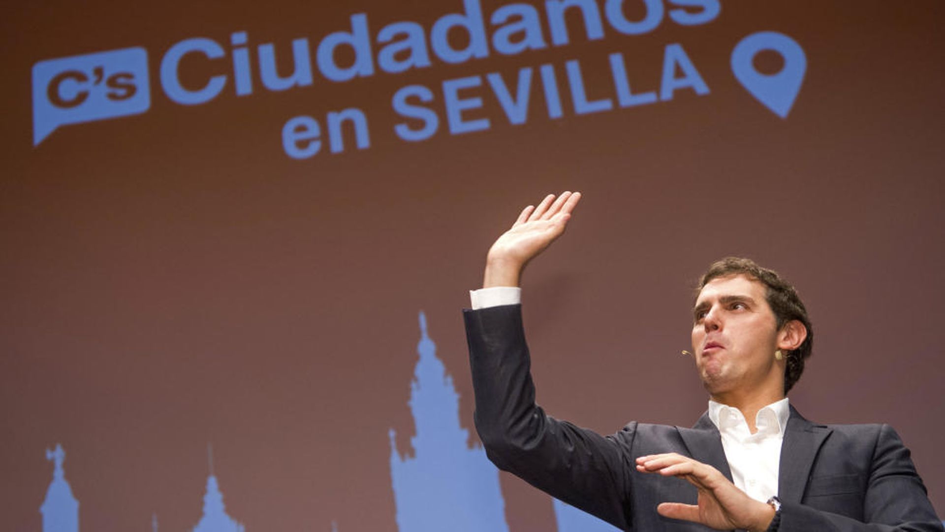 albert-rivera-pincha-en-sevilla-y-no-logra-llenar-el-lugar-que-abarroto-pablo-iglesias.jpg