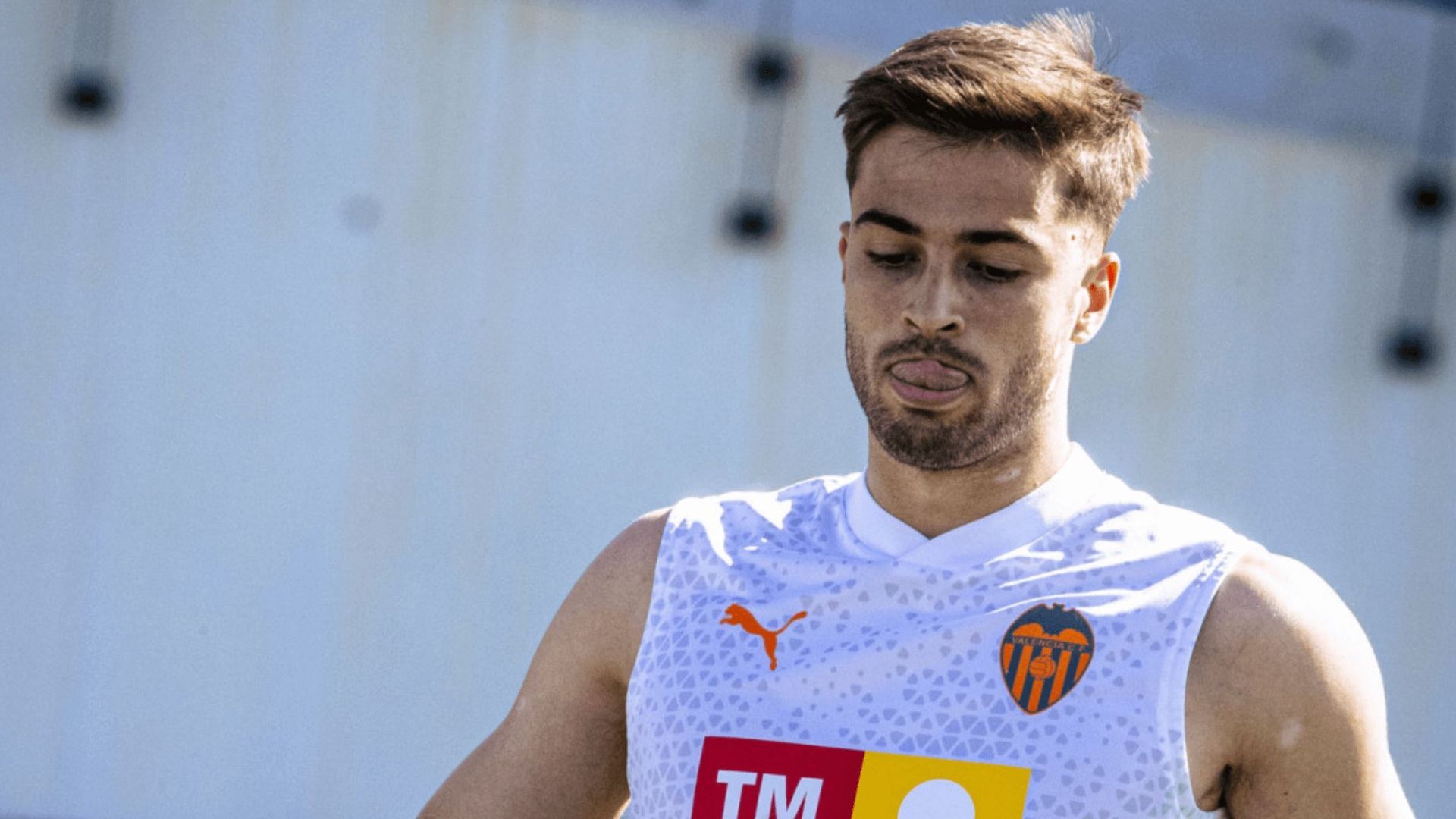 alberto_mari_en_un_entrenamiento_con_el_valencia_cf_foto_vcf.png