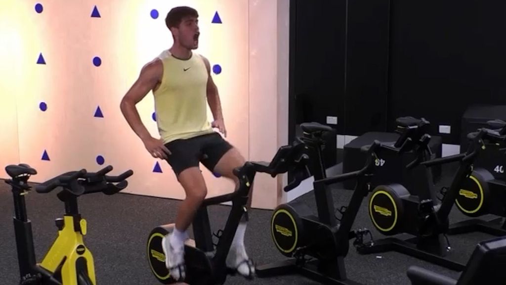 Duele solo con verlo: Alcaraz, profundamente enfadado y en absoluta soledad tras caer contra Zverev