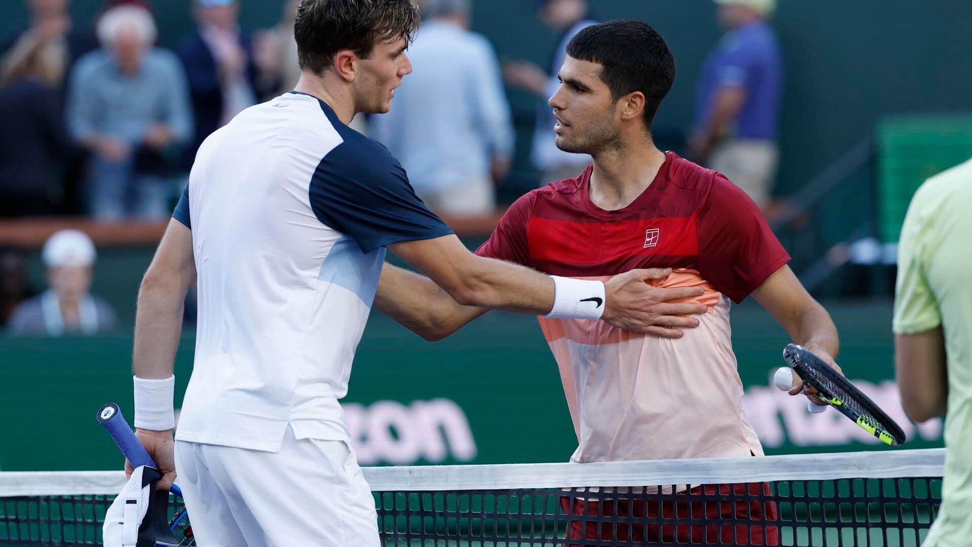 alcaraz_y_draper_se_saludan_tras_finalizar_su_partido_en_indian_wells_001.jpg
