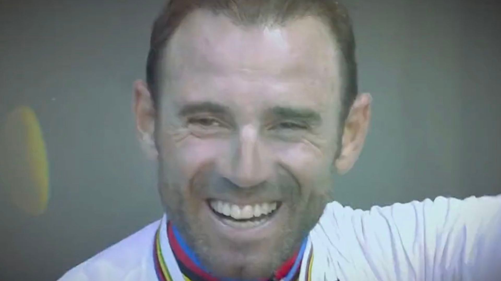 alejandro_valverde_en_el_anuncio_de_movistar_001.png alejandro_valverde_en_el_anuncio_de_movistar_001.png