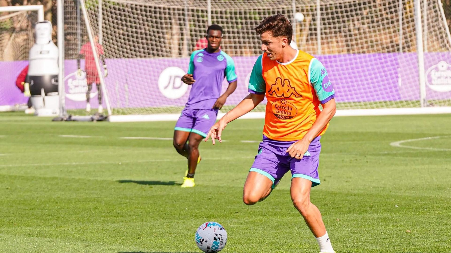 alejo_en_su_primer_entrenamiento_foto_real_valladolid.jpg
