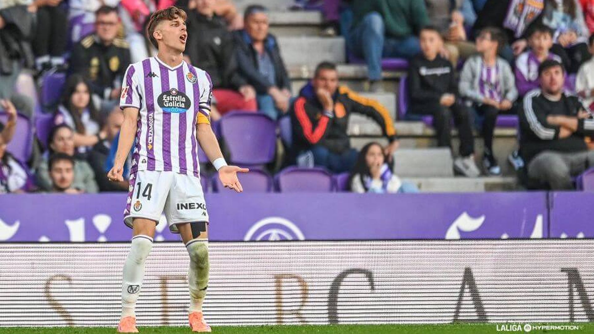 alejo_se_lamenta_ante_la_cultural_001.jpeg alejo_se_lamenta_ante_la_cultural_001.jpeg