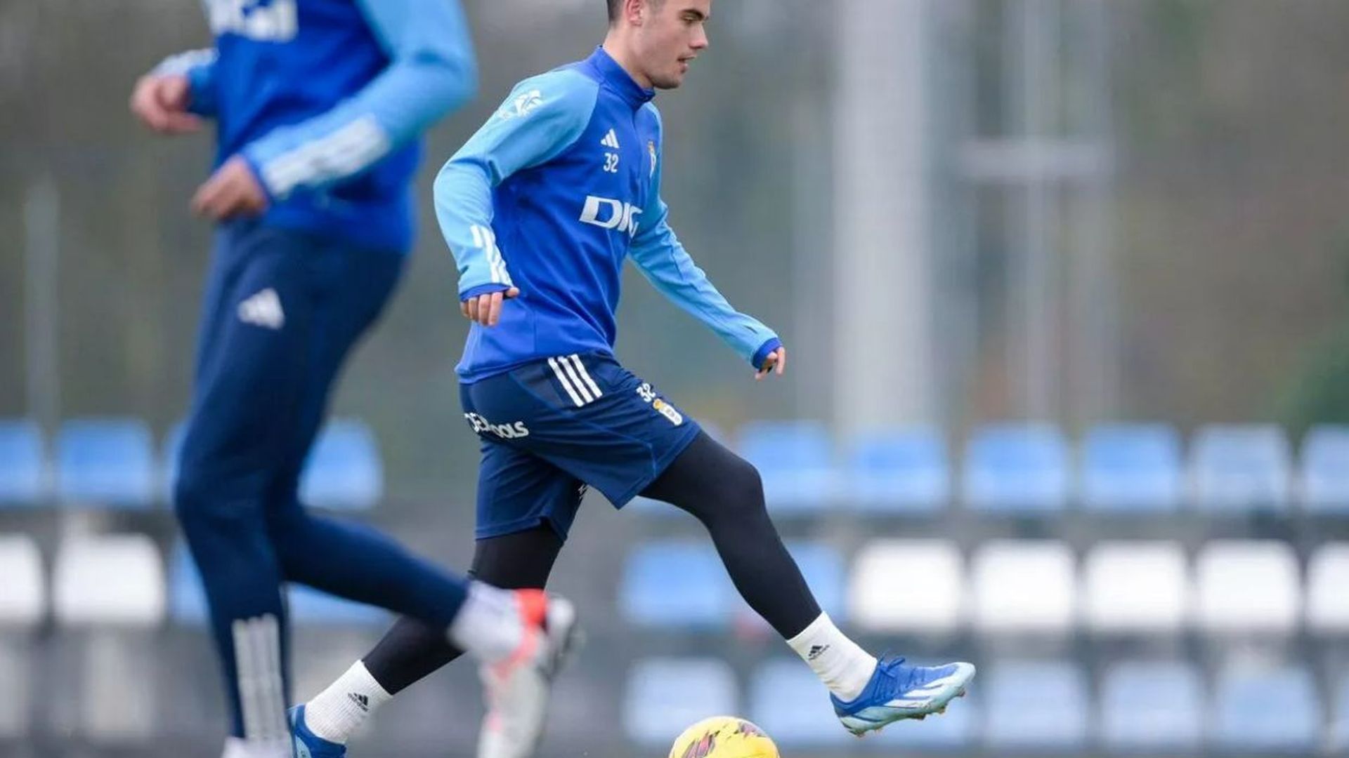 alex_cardero_durante_un_entrenamiento_con_el_real_oviedo_foto_rov_001.png