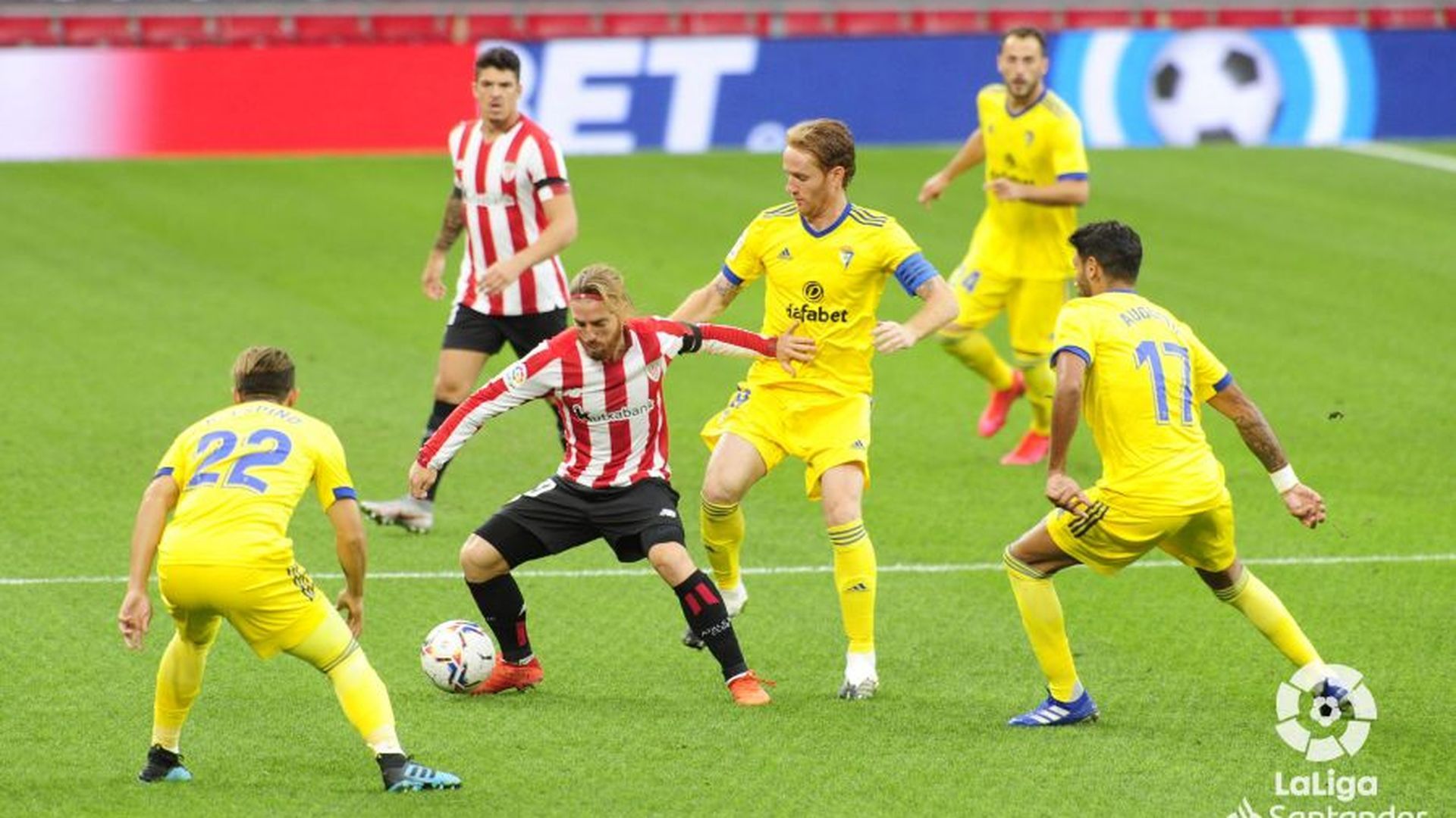alex_fernandez_presiona_a_muniain_durante_el_athletic_cadiz_foto_laliga.jpeg alex_fernandez_presiona_a_muniain_durante_el_athletic_cadiz_foto_laliga.jpeg