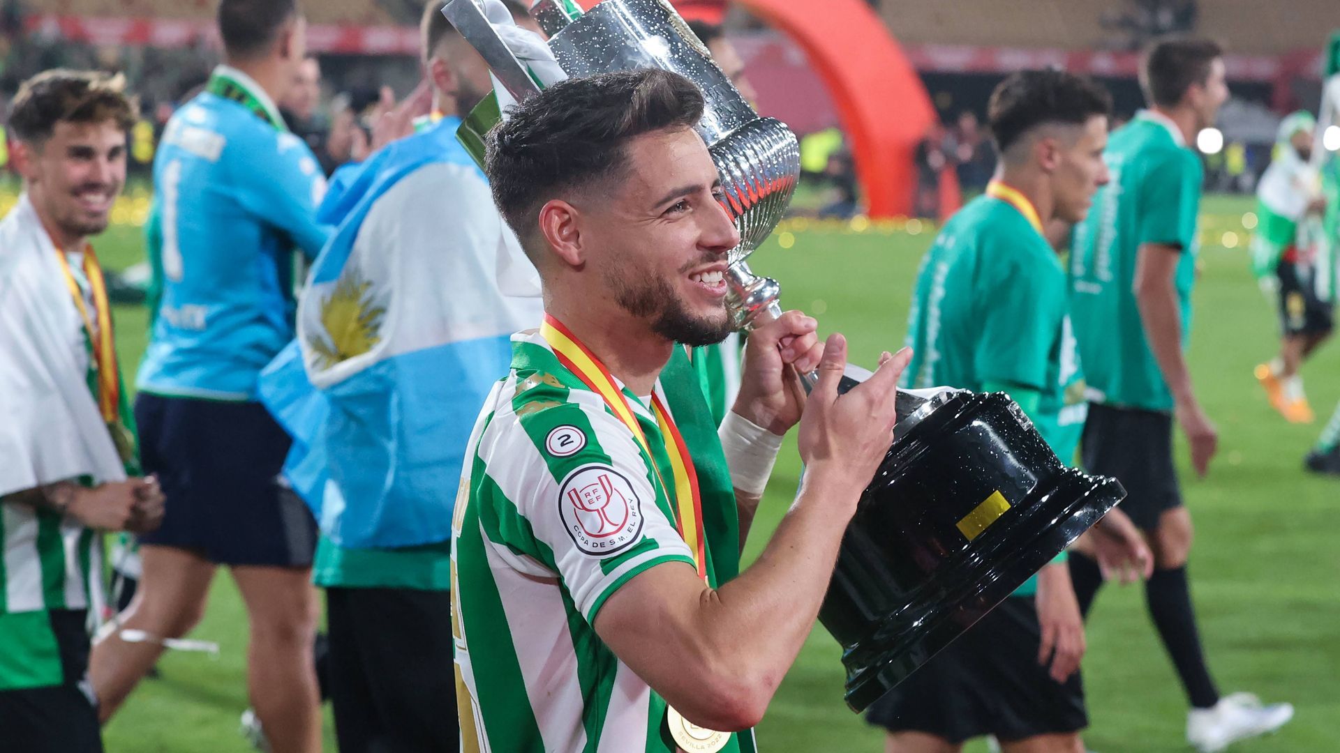 alex_moreno_con_la_copa_del_rey_001.jpg