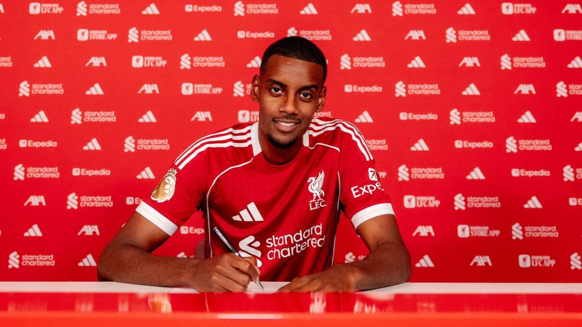 alexander_isak_signing_liverpooljpg.jpg