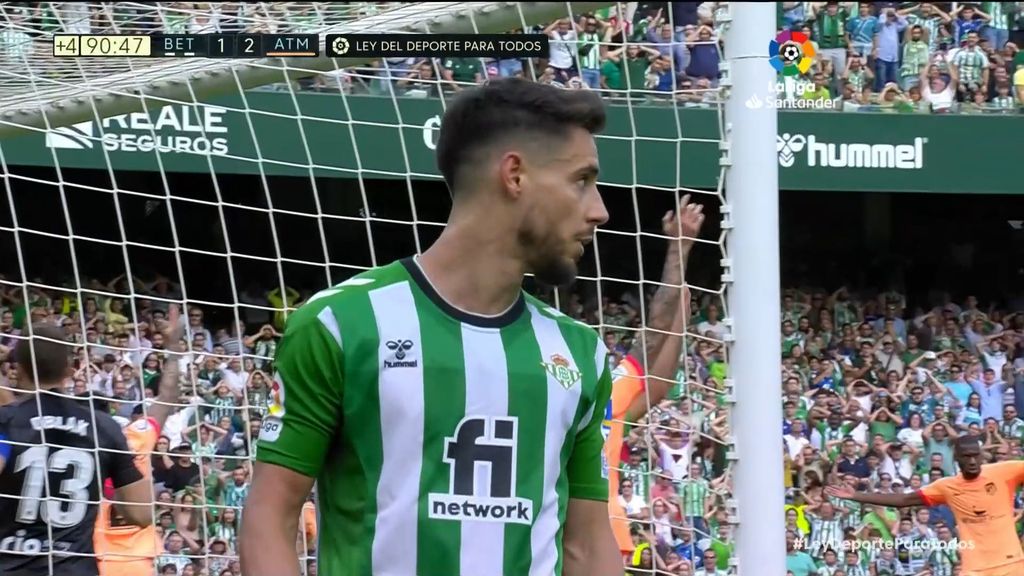 Real Betis 1-2 Atlético: Remate al larguero de Álex Moreno