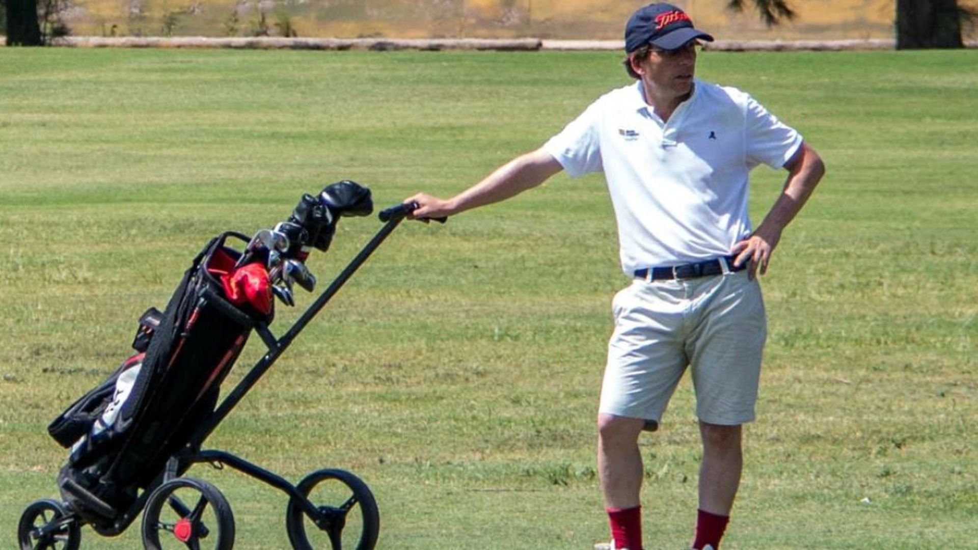 almeida_jugando_al_golf.jpg