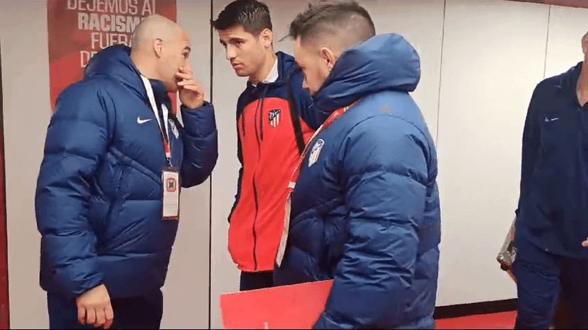 alvaro_morata_abandona_el_sanchez_pizjuan_cojeando_001.png alvaro_morata_abandona_el_sanchez_pizjuan_cojeando_001.png