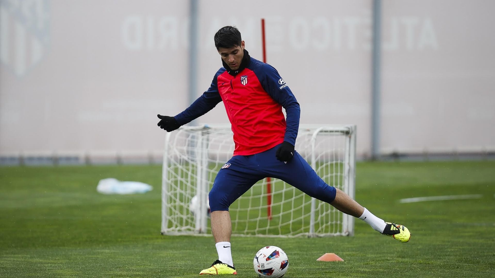alvaro_morata_en_una_sesion_del_atletico_foto_atm.jpg