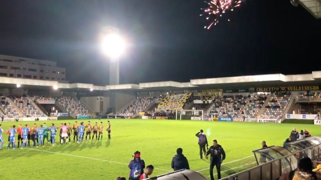 Los Aficionados del Barakaldo celebran el pase en la Copa