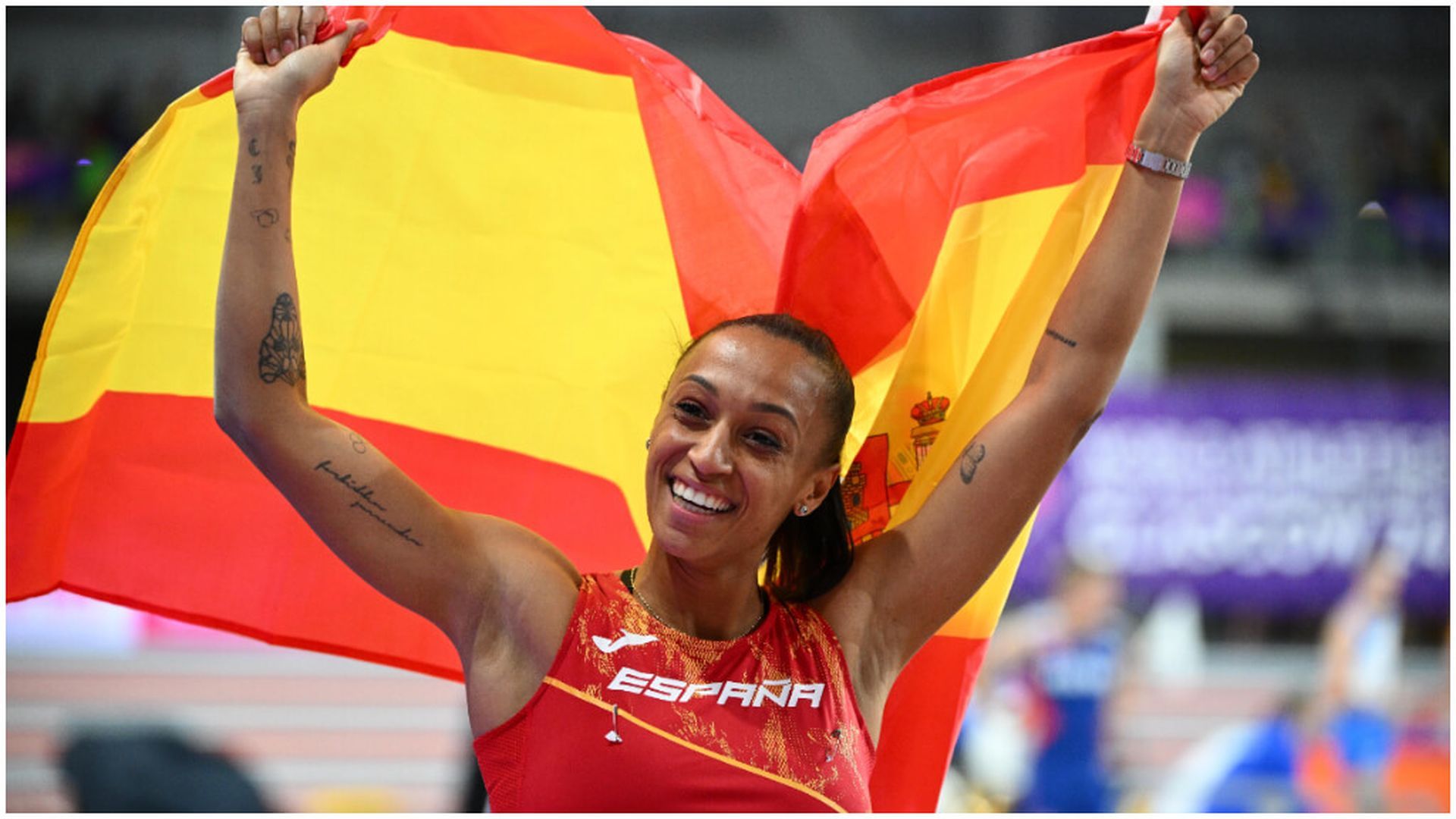 ana_peleteiro_celebra_su_triunfo_en_los_mundiales_de_glasgowjpg_001.jpg