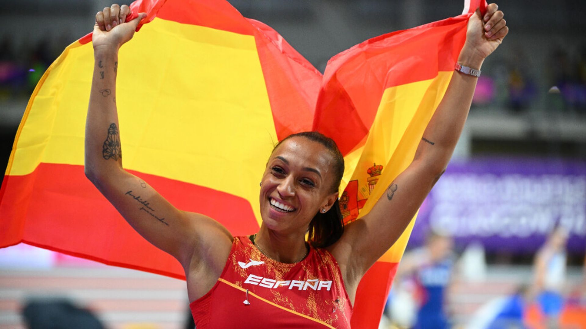 ana_peletiro_celebrando_su_medalla_de_bronce_en_glasgow_foto_cordon_press_001.jpg