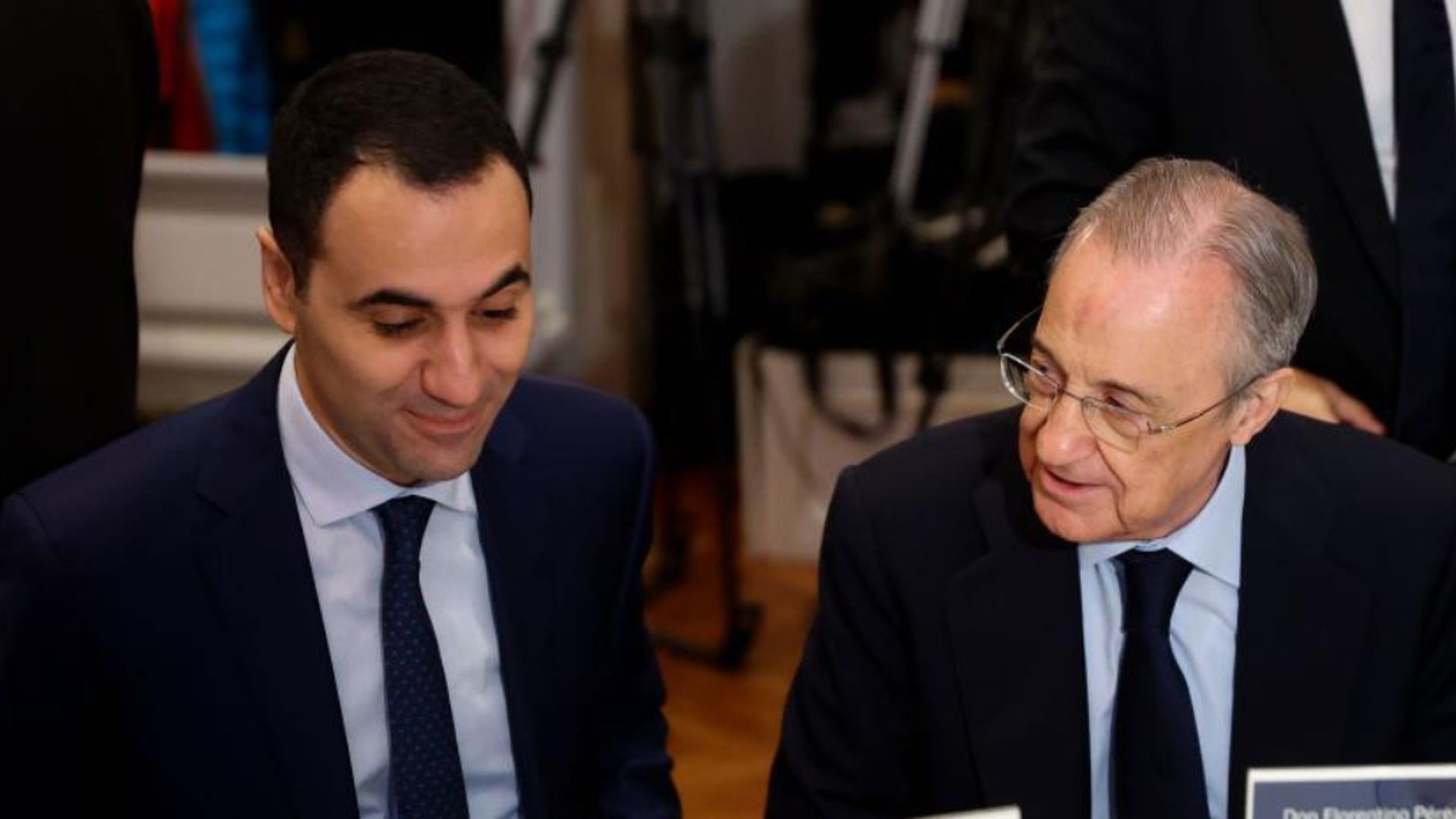 anas_laghrari_junto_a_florentino_perez_fuente_efe.jpg anas_laghrari_junto_a_florentino_perez_fuente_efe.jpg