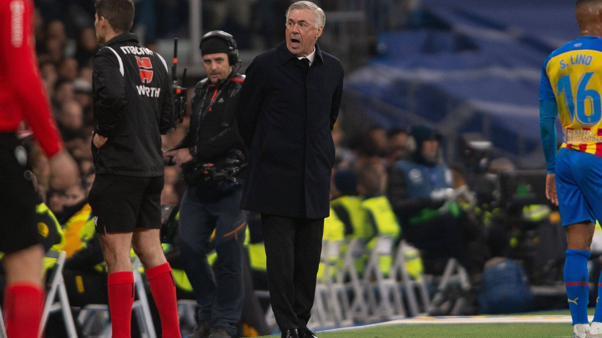 ancelotti_en_la_banda_del_benabeu_foto_cordon_press__001.jpg