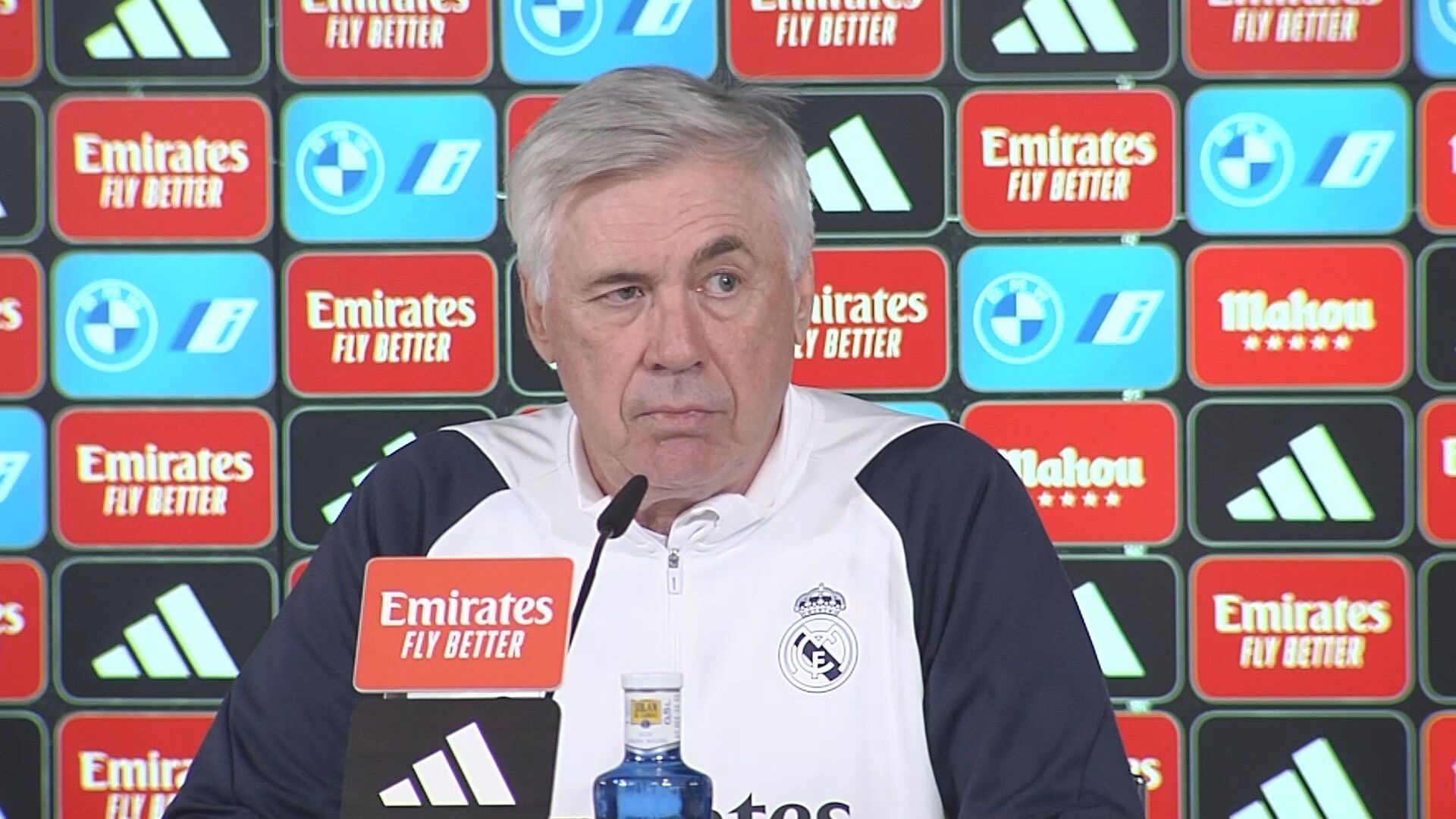 ancelotti_sobre_el_pasillo_en_el_derbi_madrileno.jpeg ancelotti_sobre_el_pasillo_en_el_derbi_madrileno.jpeg