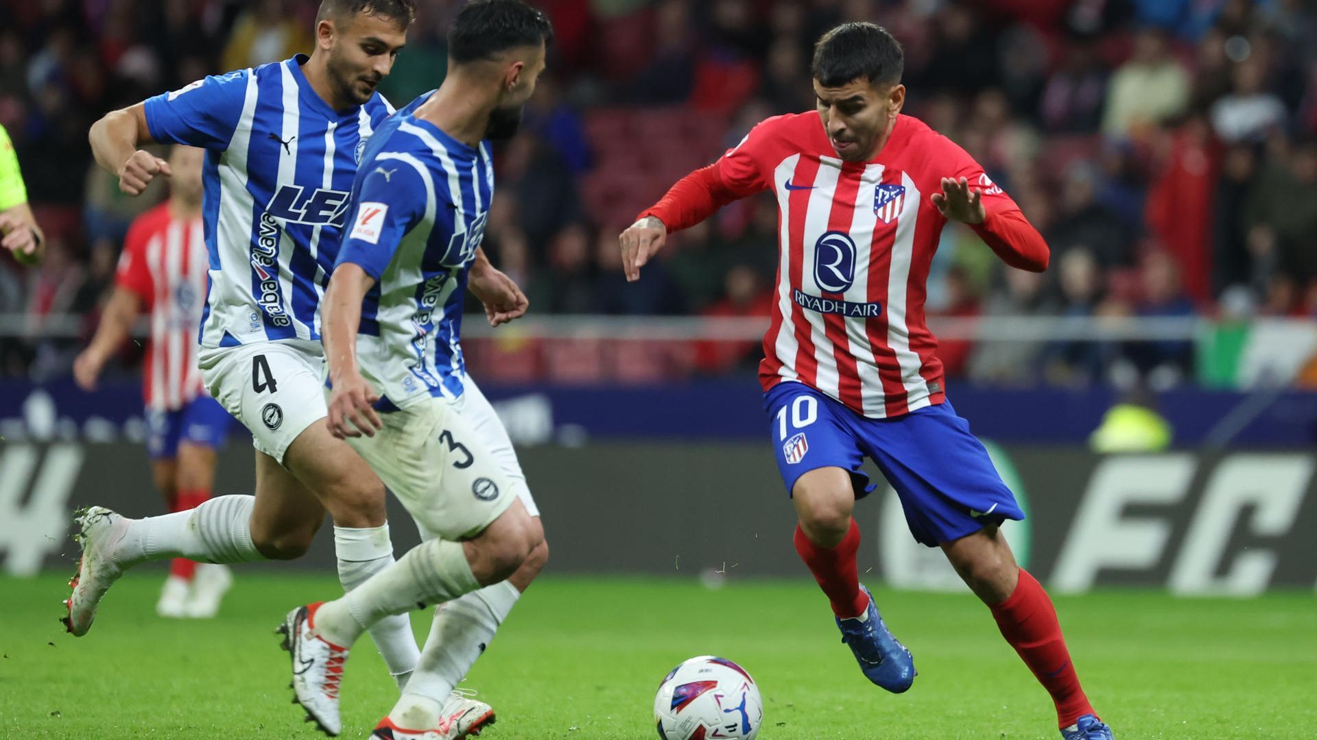 angel_correa_conduciendo_un_balon_en_el_atletico_alaves.jpg angel_correa_conduciendo_un_balon_en_el_atletico_alaves.jpg