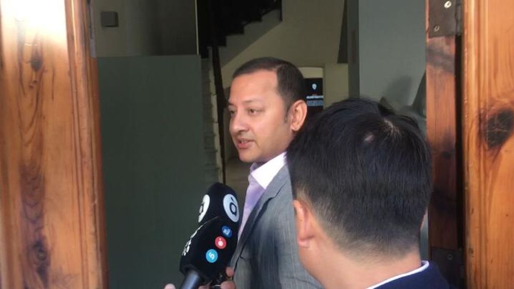 Anil Murthy llega a la reunión con los empleados del Valencia (08-10-19)