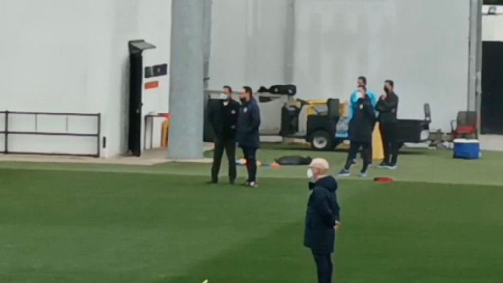 Murthy y Bordalás charlan en el entreno tras el distanciamiento en el mercado de fichajes
