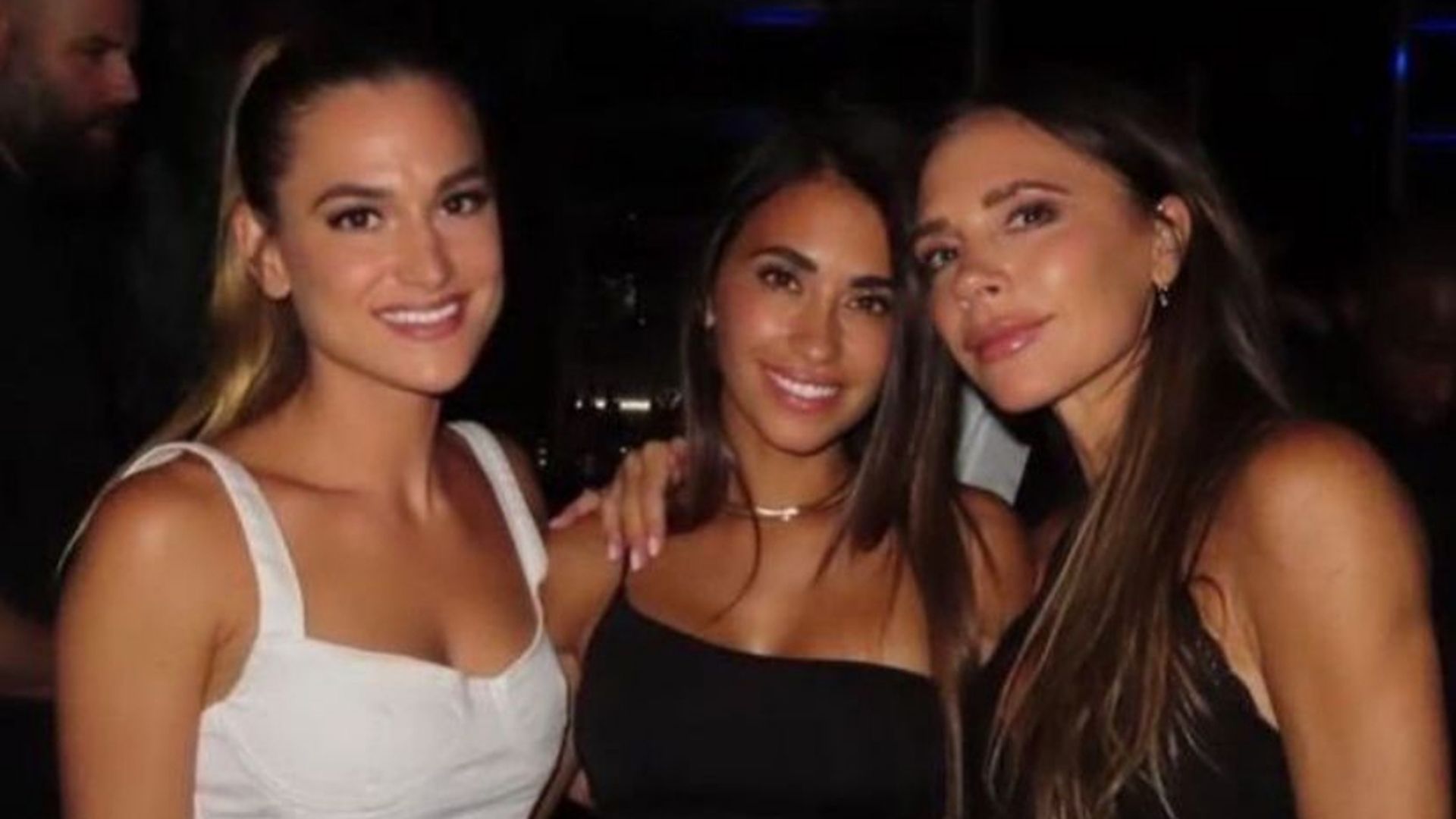 antonela_roccuzzo_junto_a_victoria_beckham_y_elena_galera__antonelaroccuzzo_001.jpg