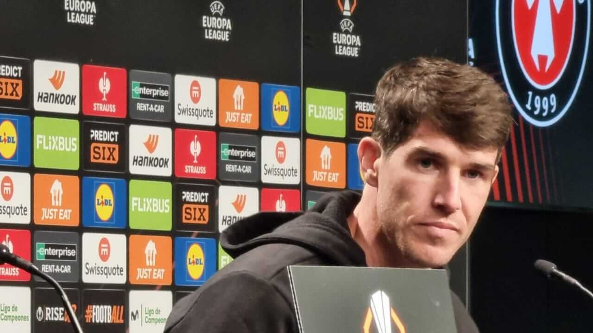 aritz_elustondo_durante_la_rueda_de_prensa_en_el_reale_arena_foto_eldesmarque.jpeg aritz_elustondo_durante_la_rueda_de_prensa_en_el_reale_arena_foto_eldesmarque.jpeg