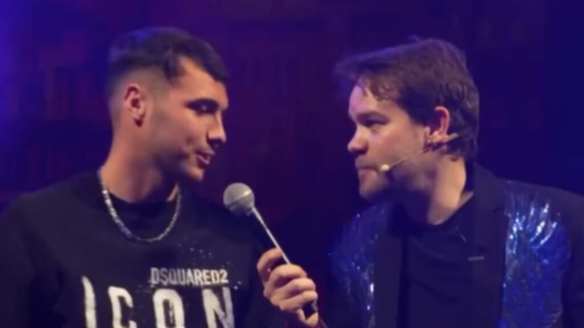 arnau_martinez_en_el_show_de_juan_davila_fuente__juandavilaactor.jpg arnau_martinez_en_el_show_de_juan_davila_fuente__juandavilaactor.jpg