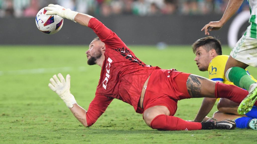 (Mediaset) Así se vivieron en el Benito Villamarín las paradas de Conan Ledesma