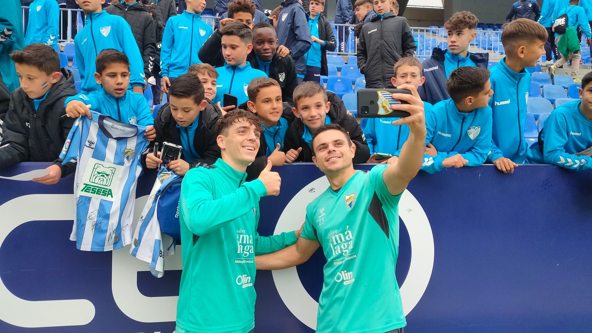 asi_se_vivio_el_entrenamiento_a_puertas_abiertas_de_ano_nuevo_eldesmarque_001.jpg asi_se_vivio_el_entrenamiento_a_puertas_abiertas_de_ano_nuevo_eldesmarque_001.jpg