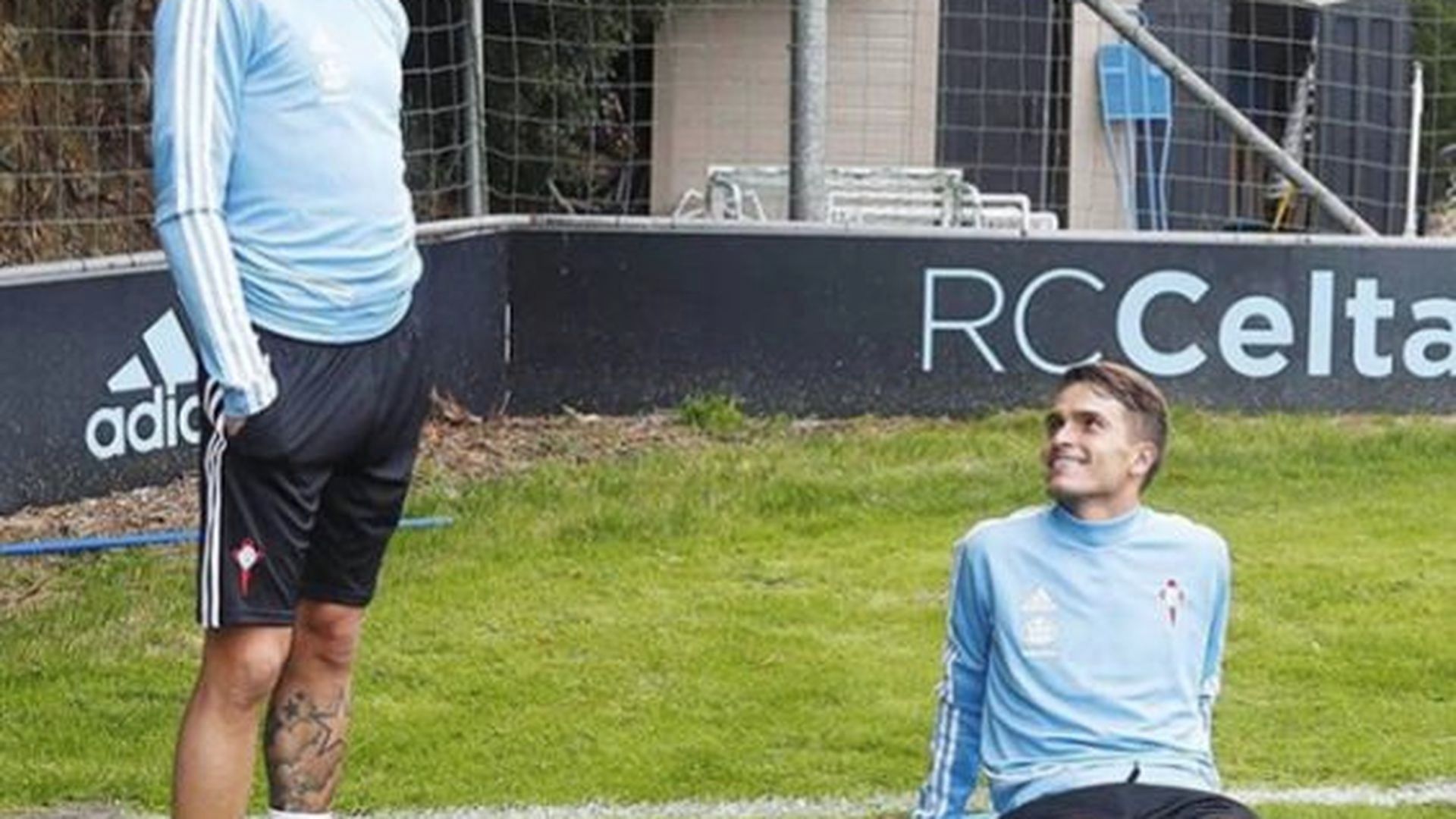 aspas_y_denis_durante_un_entrenamiento_del_celta_foto_rccv_001.png