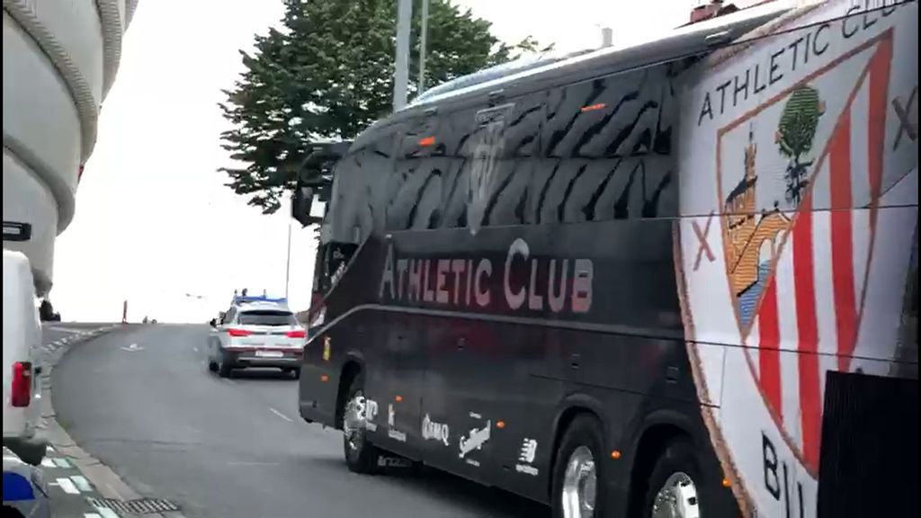 Athletic-Celta: Llegada del autobús del Athletic
