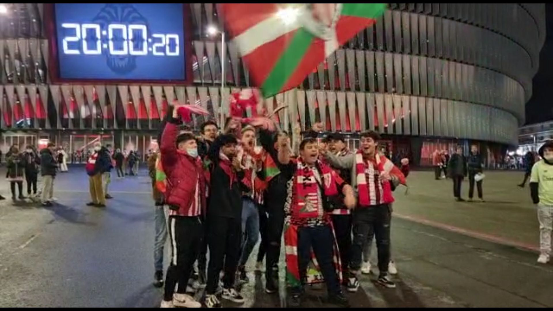 athletic_real_sociedad_la_aficion_del_athletic_calienta_en_los_aledanos_de_san_mames.jpg