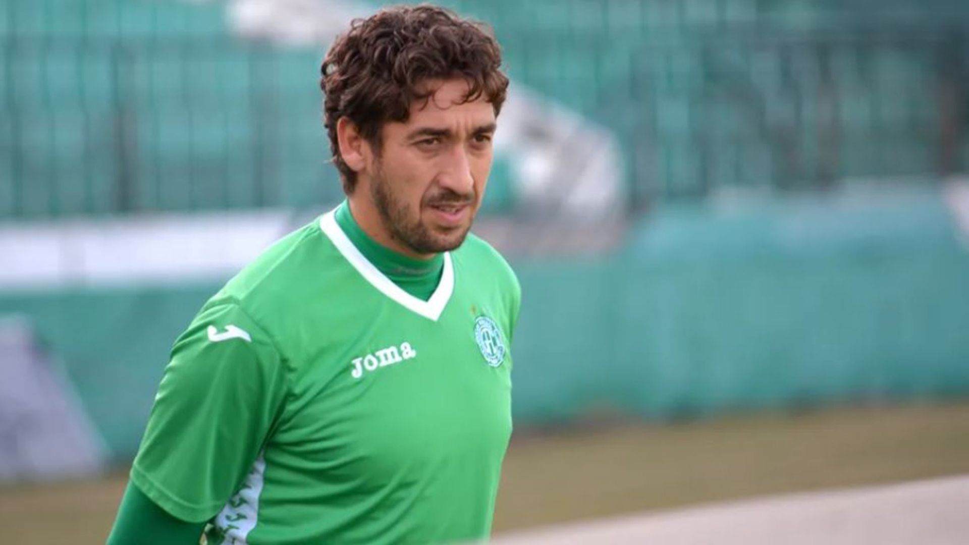 atracador_posible_asesino_y_fugitivo_buscan_a_un_ex_futbolista_por_robar_un_banco_y_ma.jpg atracador_posible_asesino_y_fugitivo_buscan_a_un_ex_futbolista_por_robar_un_banco_y_ma.jpg