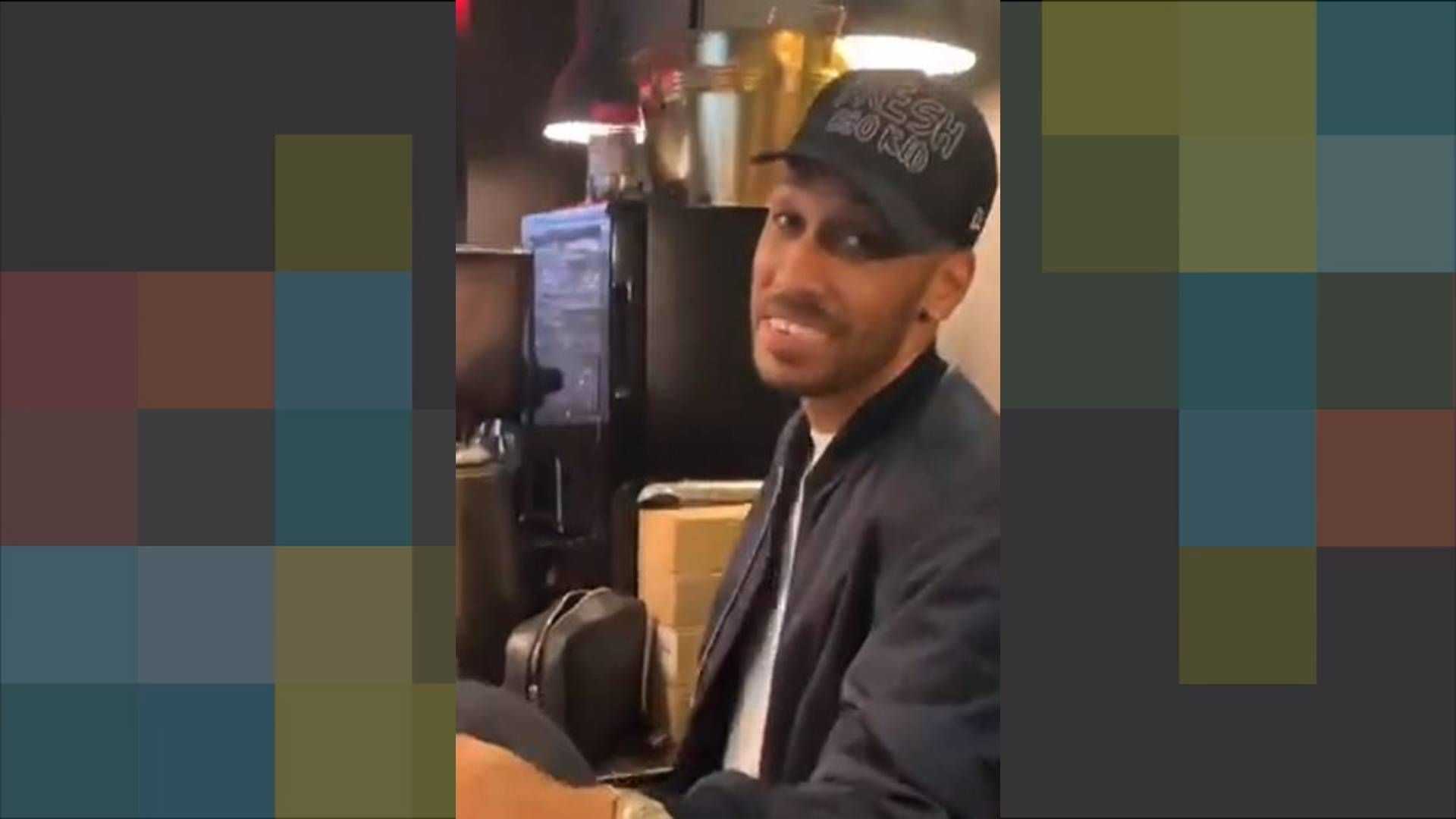 aubameyang_confiesa_a_un_aficionado_que_quiere_volver_al_barsa.jpg