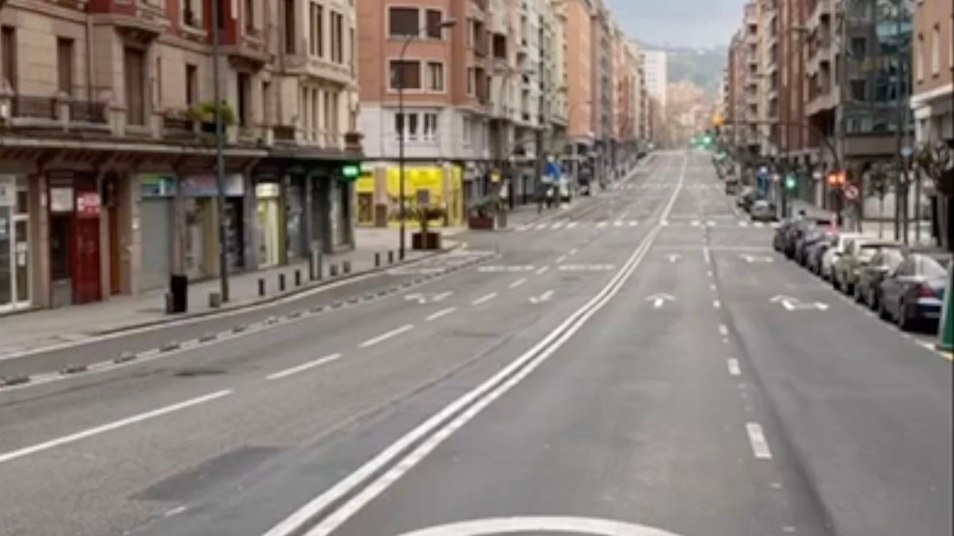 avenida_desierta_en_bilbao.png