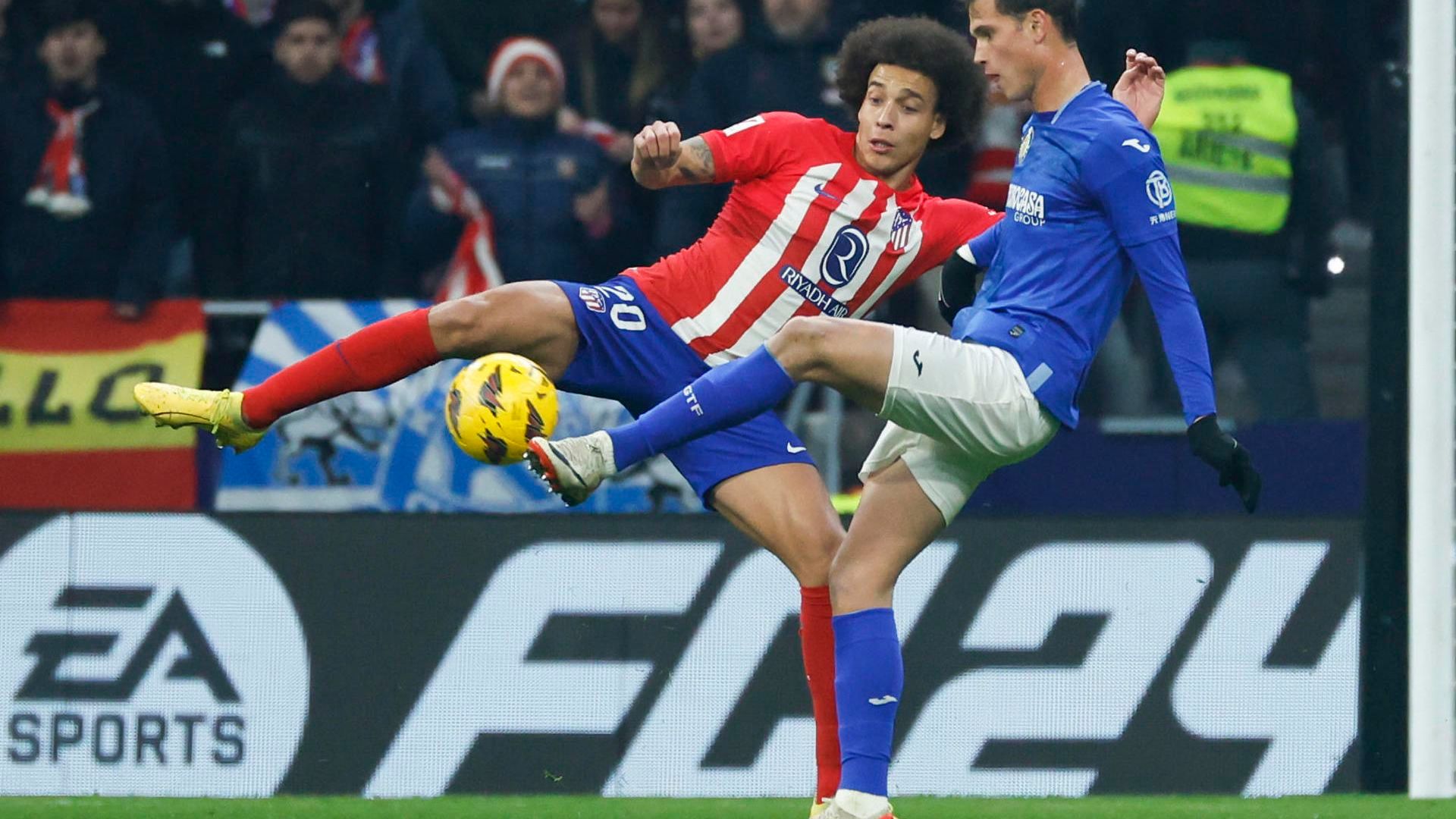 axel_witsel_intenta_despejar_un_remate_de_latasa_en_el_atletico_getafe_foto_efe_001.jpg axel_witsel_intenta_despejar_un_remate_de_latasa_en_el_atletico_getafe_foto_efe_001.jpg