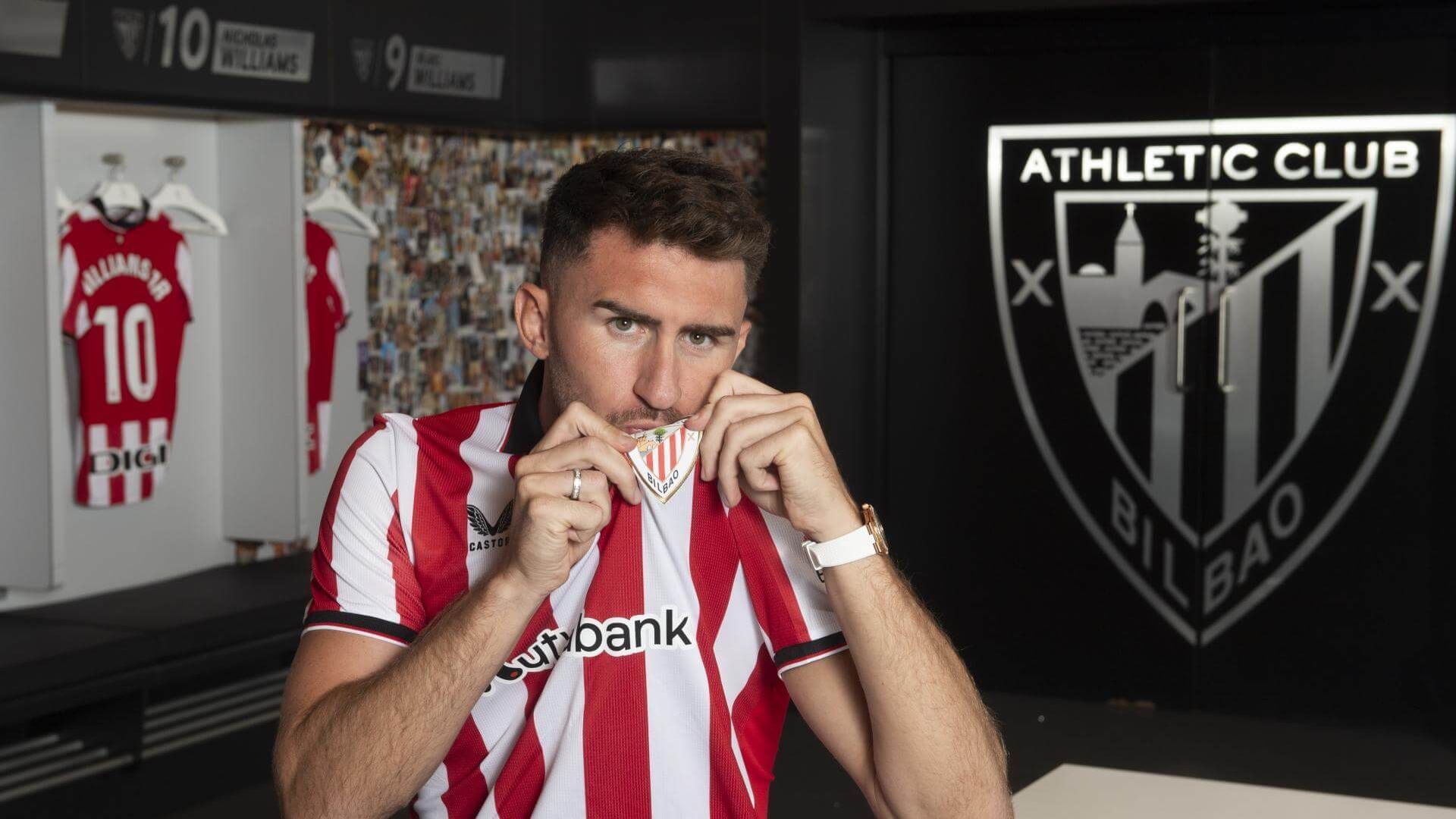 aymeric_laporte_se_besa_el_escudo_del_athletic_foto_ac.jpg